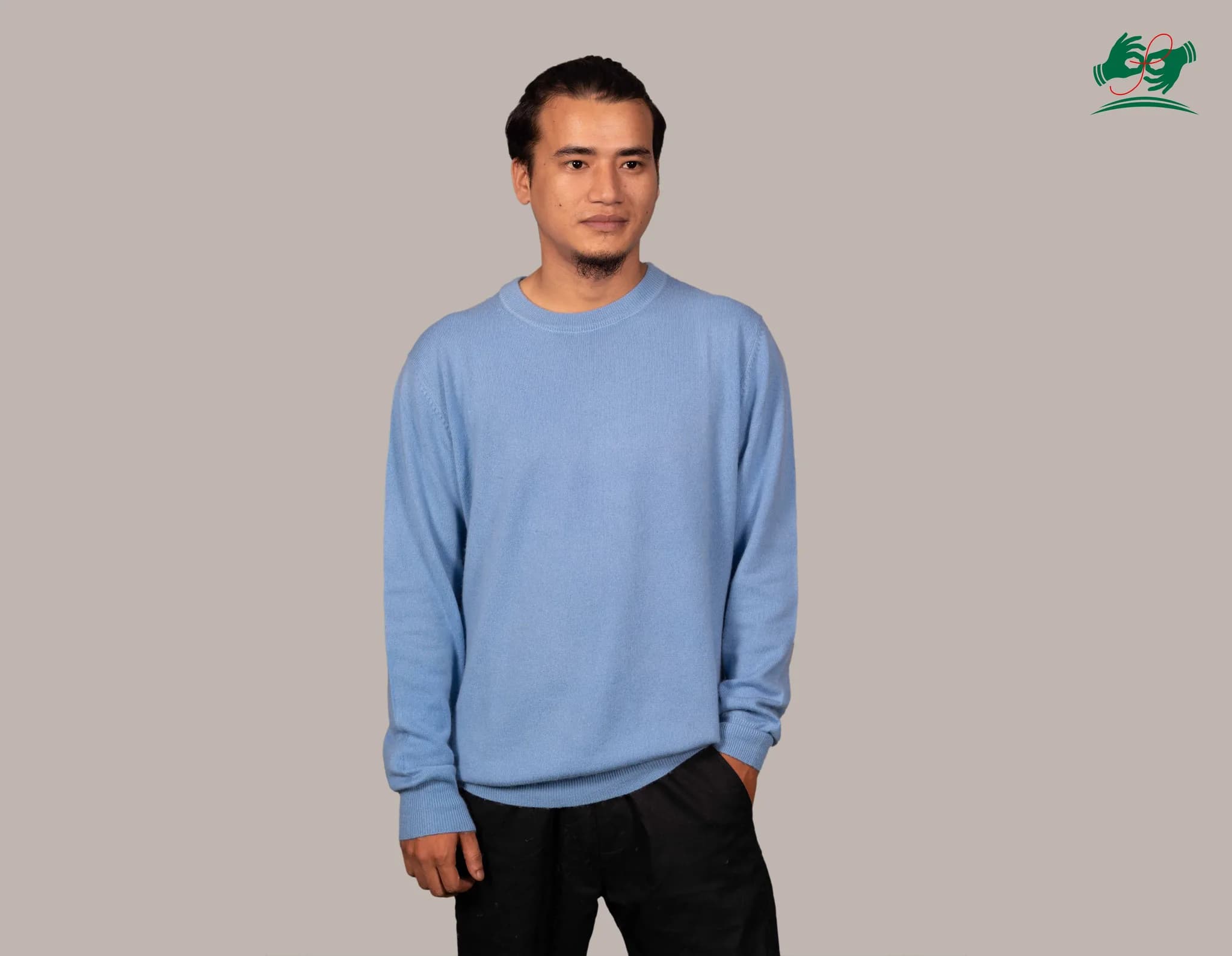 Crew Neck cashmere sweater in Sky Blue