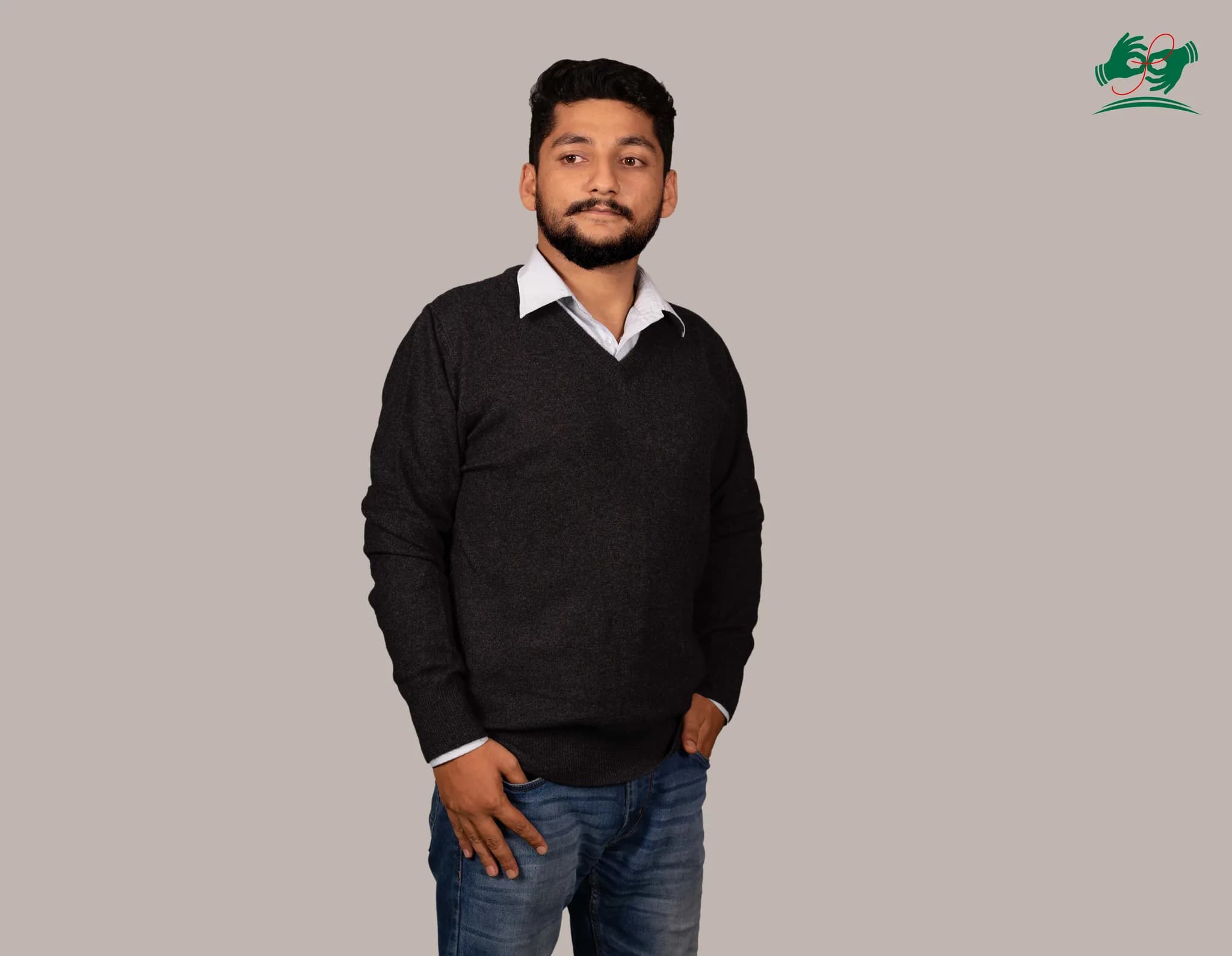 Men's V-Neck Cashmere Sweater in Charcoal Black, knitted in Pokhara, Nepal
