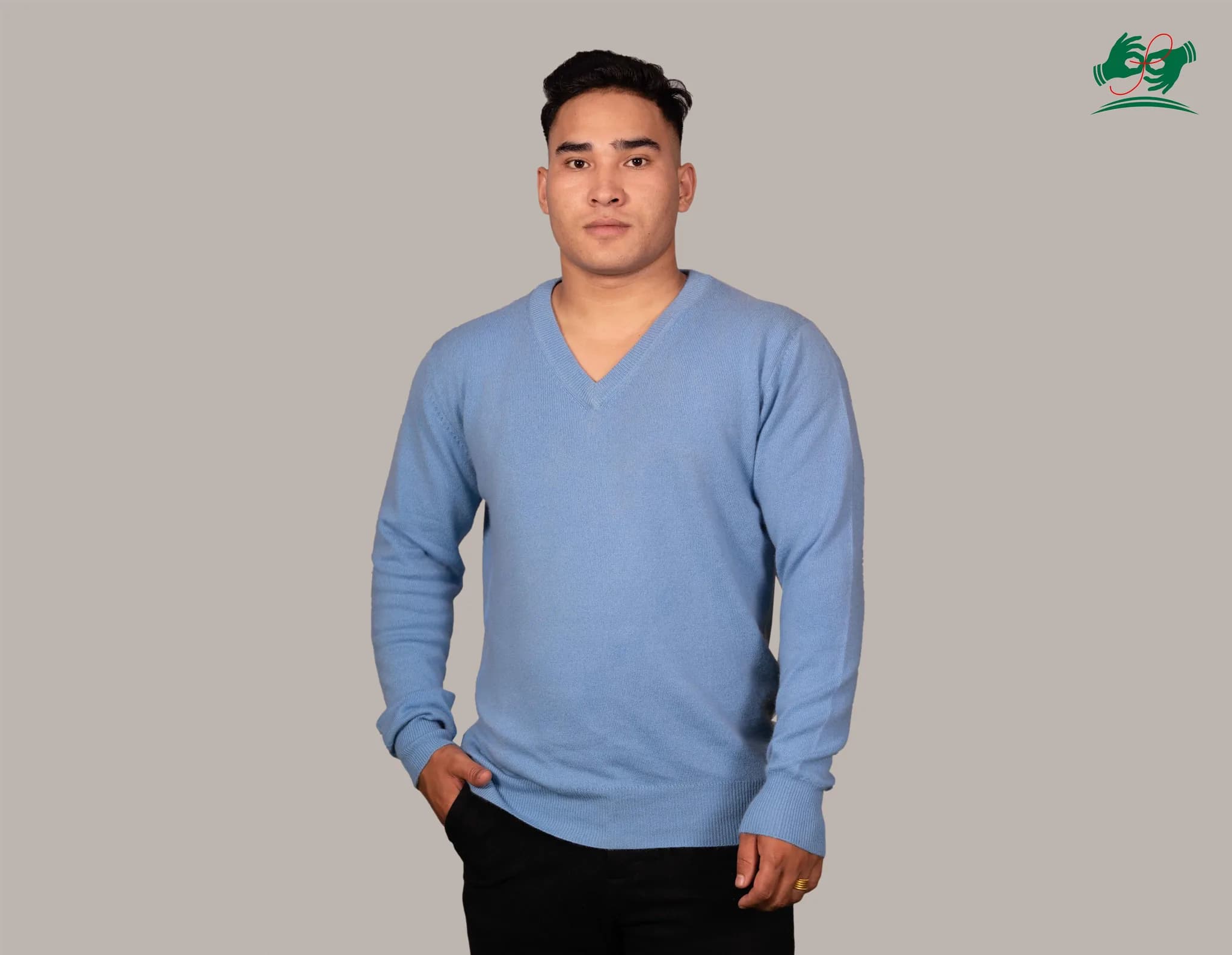V-Neck cashmere sweater in Sky Blue