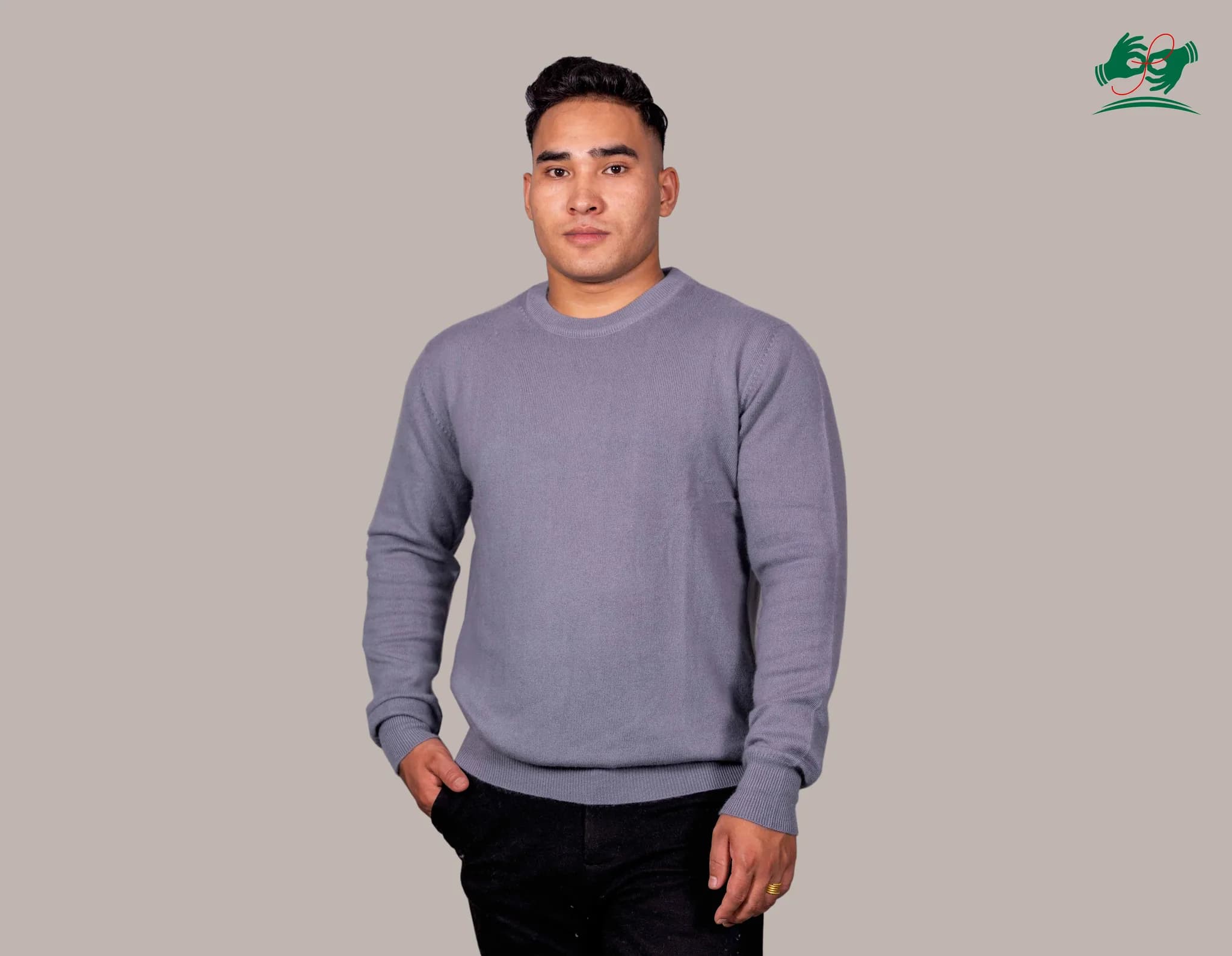Men's crew neck cashmere sweater in Ash Grey, knitted in Pokhara, Nepal